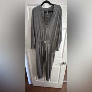 Vuori women long sleeve jumpsuit gray size medium